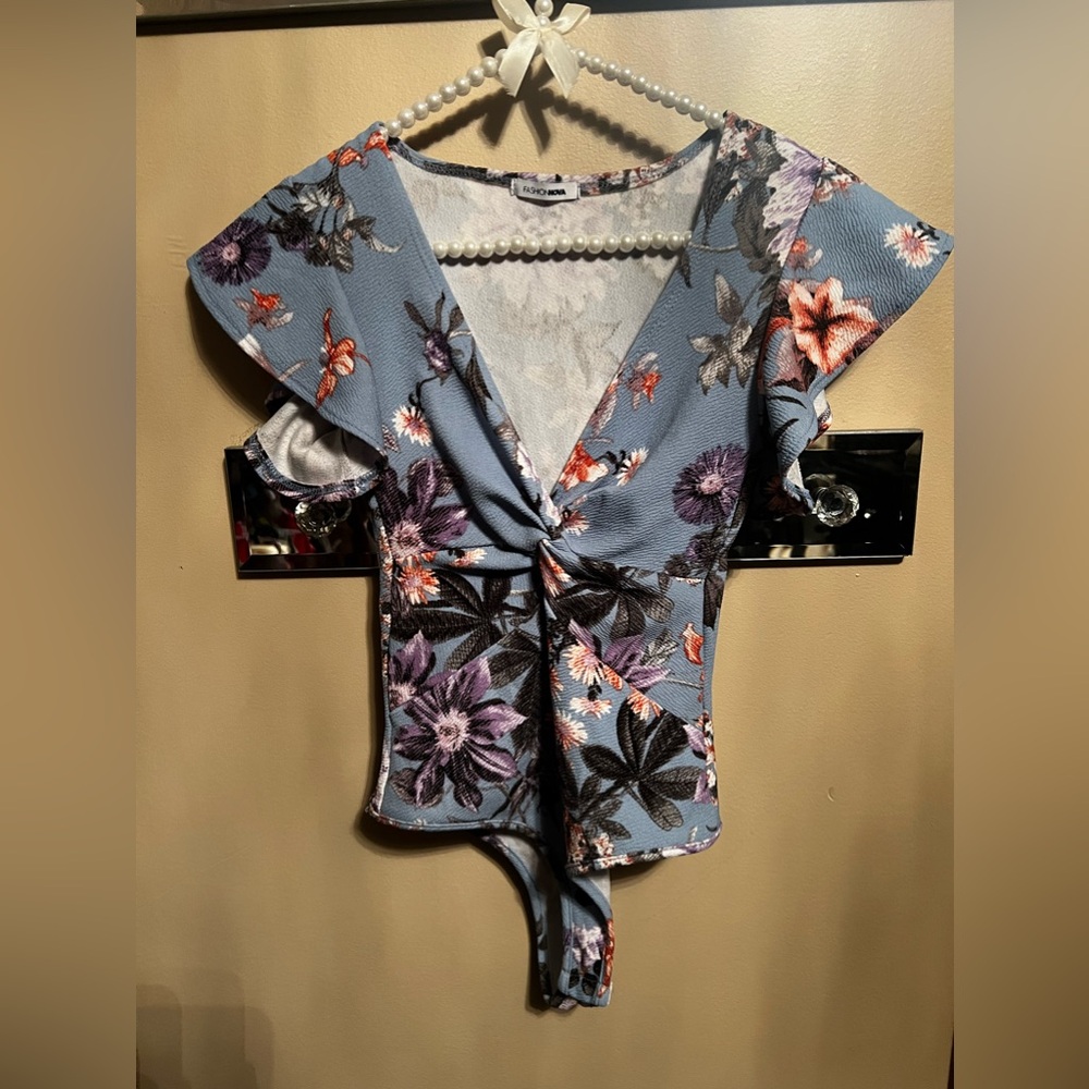 Floral one piece, size xs, good condition